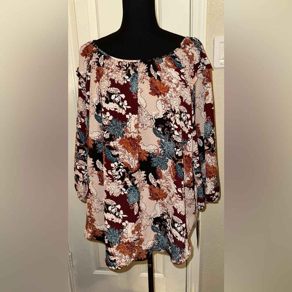 AGB Women’s 2X Floral Blouse NWT Keyhole Back Elastic Cuffs